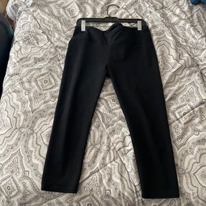 CROPPED BLACK LEGGINGS